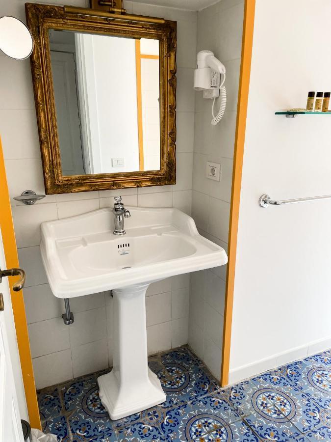 B&B Faraglione Lipari  Buitenkant foto
